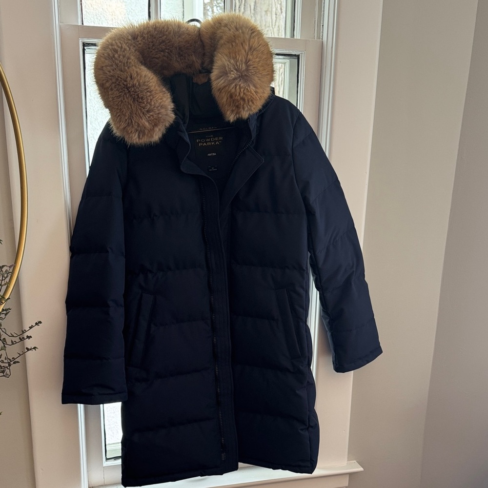 Like new Aritizia Powder Parka (2024) in navy. Worn less than 10 times